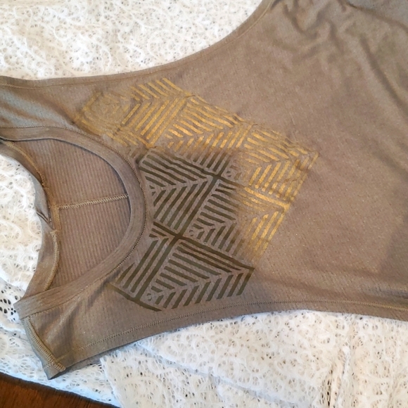 Lululemon tank top - Picture 6 of 8